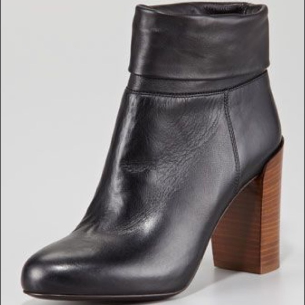 - VINCE CHASE ANKLE BOOTS